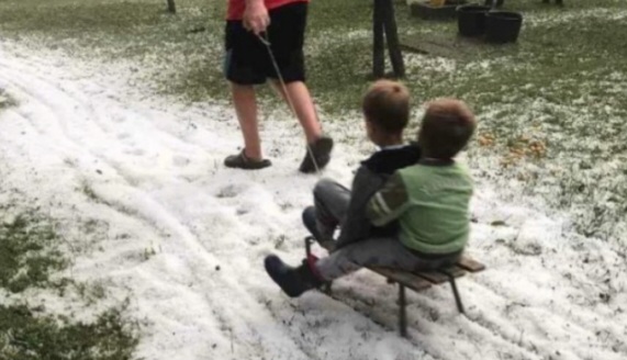 Sva godišnja doba na jednoj slici- šorc, grad, sanke. Strašno nevrijeme u južnom Sandžaku