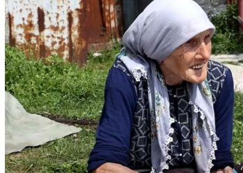 Nani Havi je 8. decenija ali je zdrava,  jede stalno isti obrok a Omeru nešto ne godi