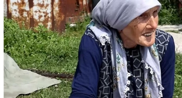 Nani Havi je 8. decenija ali je zdrava, jede stalno isti obrok a Omeru nešto ne godi