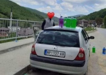 I ove godine akcija kupovine tečnosti za brisače za pomoć opremanja dječaka za školu