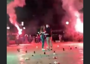 Iznenadna prosidba na Gradksom trgu u Rožajama,Vezir i Amra rekli DA  VIDEO