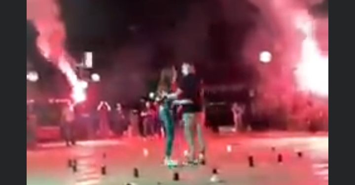 Iznenadna prosidba na Gradksom trgu u Rožajama,Vezir i Amra rekli DA  VIDEO