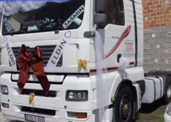 Po mladu došao kamionom, mlade se iznenadila  VIDEO