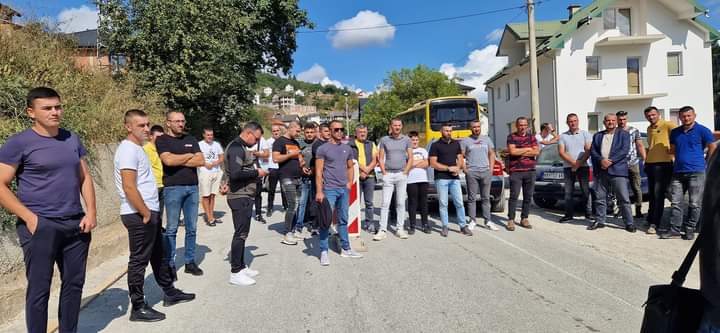 Građani blokirali saobraćaj na putu Rožaje- Špiljani zbog kašnjenja radova