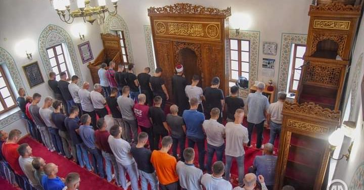 U džamijama Crne Gore u petak glanjana džena,a stradalim u Maroku, bila i sedžada