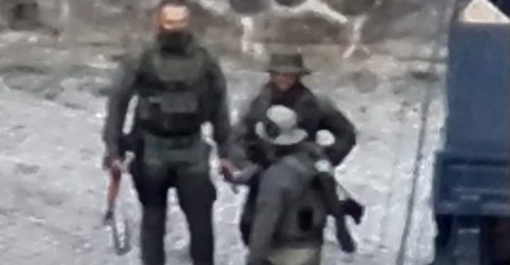 Kosovska policija objavila slike naoružanih i maskiranih ljudi oko manastira, sumnja se da su oni teroristi