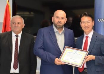 Organizacija “Universal Peace Media” je Fejziću uručila priznanje “Ambasadora mira”