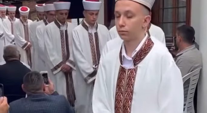 Jučer u Đakovici, Republika Kosovo, SEDAMNAEST dječaka su postali hafizi