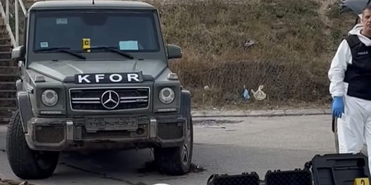 Ovo je Radojčićeva “G-klasa” kamuflirana znakovima KFOR-a, gdje su pronađena njegova dokumenta