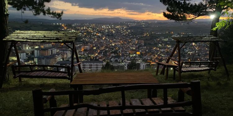 Mladi Tutina prelijepo uredili izletište iznad grada – Gradac