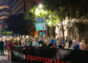 Završen 22. protest “Srbija protiv nasilja”, RTS obojen u boju pinka. VIDEO