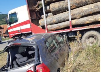 U teškoj saobraćajnoj nesreći nedaleko od Novog Pazara stradao L.G. a S.B. teško povređen