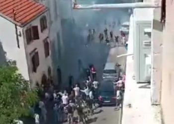 Haos na ulicama Mostara uoči derbija Velež- Željezničara, više lica povreɗeno  VIDEO