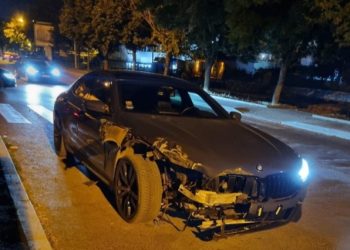 Novi Pazar: Bežao policiji pa izgubio kontrolu nad BMW-om i probio zaštitnu ogradu