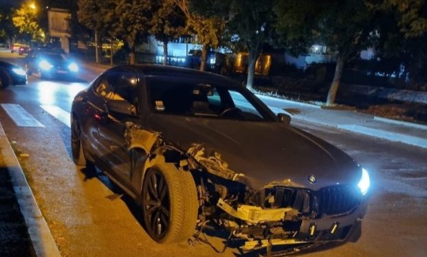 Novi Pazar: Bežao policiji pa izgubio kontrolu nad BMW-om i probio zaštitnu ogradu