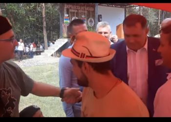 Dodik se pojavio na jagnjijadi u Borogovu pa ga  mještani izviždali VIDEO
