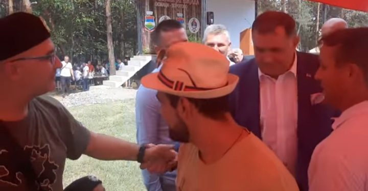 Dodik se pojavio na jagnjijadi u Borogovu pa ga mještani izviždali VIDEO