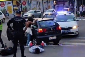 Policajci maltretirali turske turiste u Budvi pa ih policija uhapsila