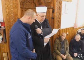 Siniša javno izgovorio šehadet i postao Musliman – primio Islam  VIDEO
