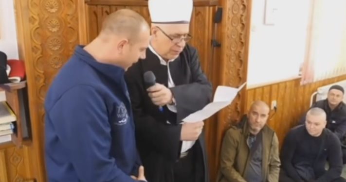 Siniša javno izgovorio šehadet i postao Musliman – primio Islam  VIDEO