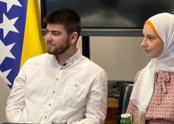Mubina i Hamdo – mladi bračni par, zlatni studenti, oboje hafizi Kur’ana Časnog