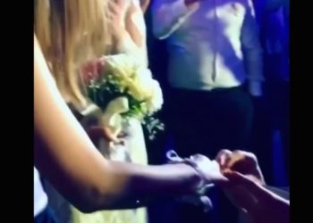 Prisustvovala svadbi pa uhvatila bidermajer i odmah je zaprosio momak  VIDEO