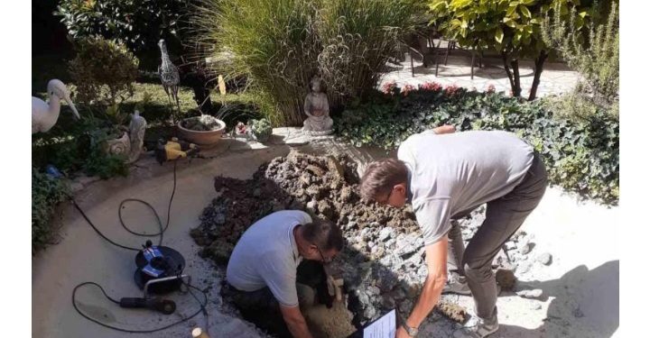 Pronađeni posmrtni ostaci ispod fontane u dvorištu kuće, sumnja se na žrtvu genocida u Srebrenici