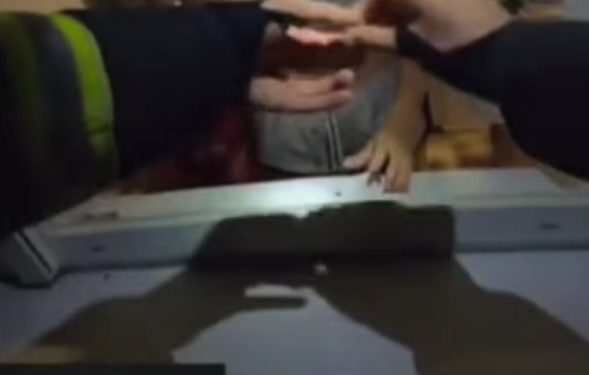 Neobična vjeridba: Vatrogasac se popeo  dizalicom do prozora svoje djevojke  i zaprosio je VIDEO