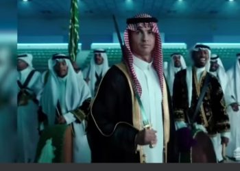 Cristiano Ronaldo u arapskoj tradicionalnoj nošnji  zaplesao s mačem  VIDEO