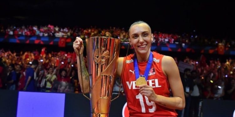 Okosnicu reprezentacije Turske u odbojci čine djevojke iz Rožaja, jedna od njih Asli Kalač
