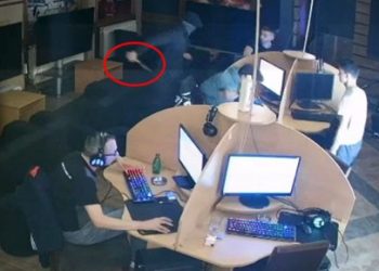 Uznemirujuć snimak u kojem brat E. Biševac krvnički napada Harisa R. i zadaje mu ubod nožem VIDEO