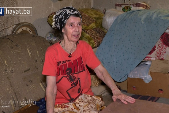 Jedna od najtužnijih životnih priča Ajke koja hoda puzeći, žali što ne može klanjati VIDEO
