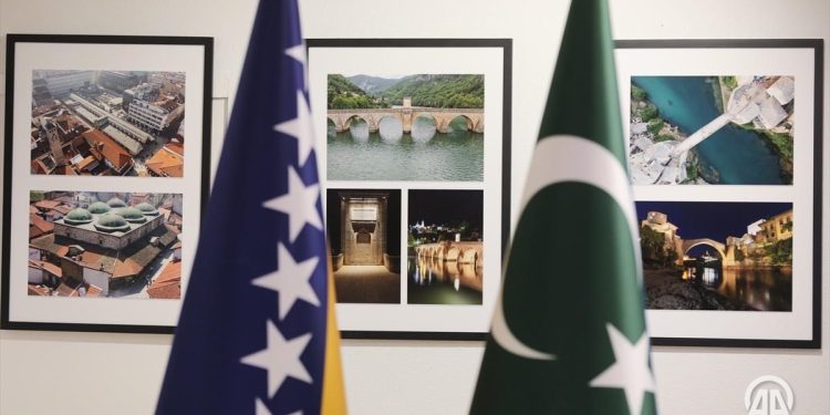 “Pod nebom vedre vjere – Islam i Evropa u iskustvu Bosne” naziv je multimedijalne izložba Rijaseta IZ u BiH, 11. oktobra u Collegium Artisticumu