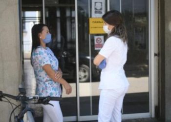 Korona uzvraća udarac, sve više o oboljelih. Da li nositi maske