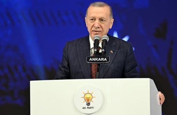 Erdogan jednoglasno izabran na čelo AK Partije, na 4. kongresu