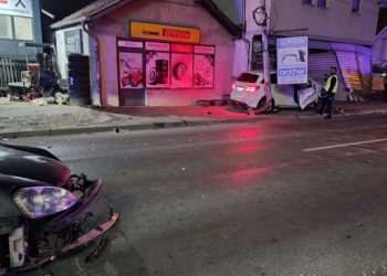 Težak udes u Novom Pazaru  mercedesa i golfa, policija na licu mesta