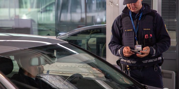 Počela kontrola ulaza u Sloveniju, na snazi desetodnevna suspenzija Schengena