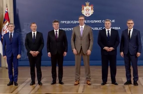 Vučića sa petorkom: Težak sastanak ali ćemo pronaći put za izlazak iz krize