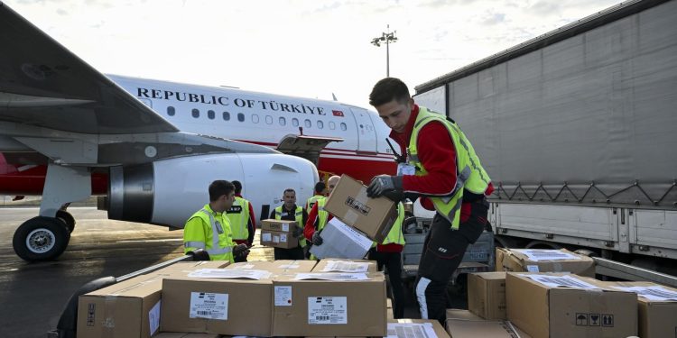 Avion sa lijekovima kreće iz Turske za Gazu, u predsjedničkom avionu i 20 medicinara