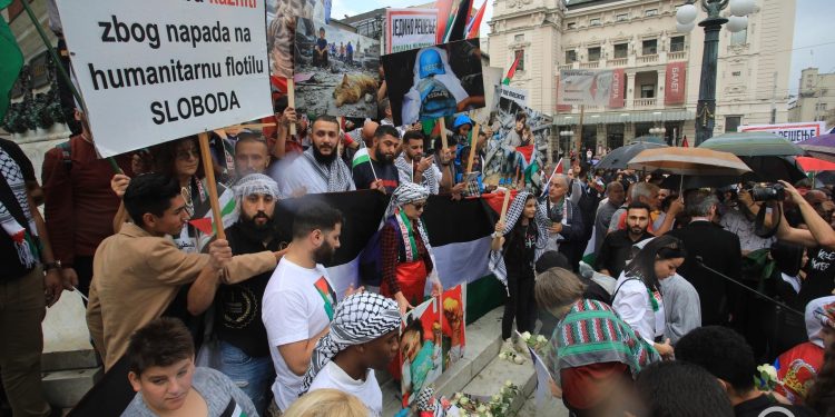 Beograd: Velik broj građana da podršku narodu Palestine na Trgu Republike