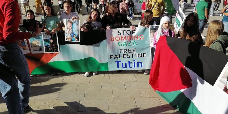 U Tutinu na Trgu “ Šemsudina Kučevića”održan skup podrške narodu Palestine