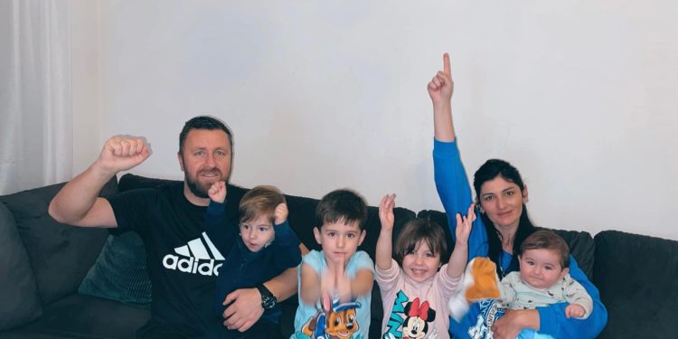 Švedska: Kaan je stigao kući, majka Azra -Tutinka podijelila radostnu vijest