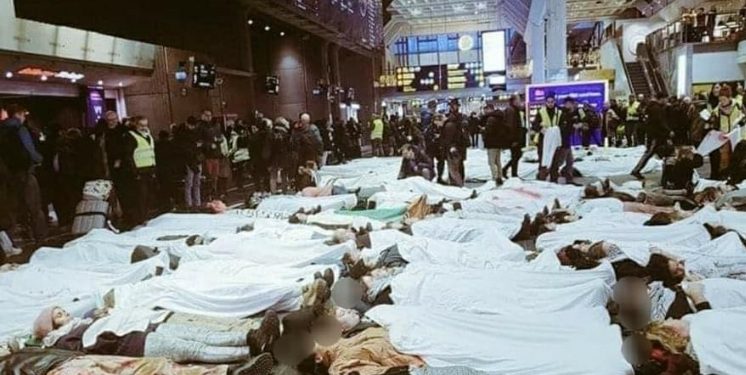 Građani Norveške u Oslu na železničkoj stanici održali performans u znaku stradanja Palestinaca