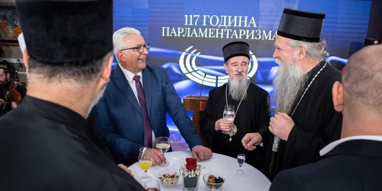 Prvi šamar prosrpskoj Vladi Crne Gore, ambasade država EU bojkotovale poziv Mandića