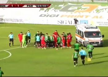 Fudbaler pao za vrijeme utakmice, uzaludna hitna pomoć nije mu bilo spasa