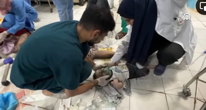 U Indonezijskoj bolnici u Gazi zbog nestašice prisiljeni da djeci pružaju pomoć na podu