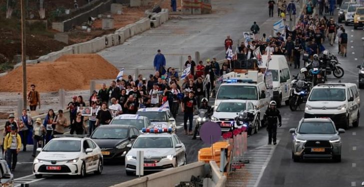 Porodice zarobljenih Izraelaca protestni protiv Natanjahua , krenuli u marš ka Jerusalimu