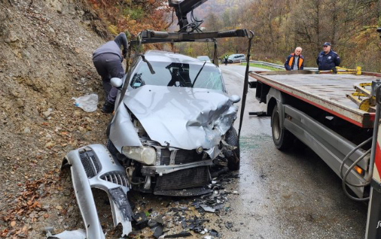 Teška saobraćajna nesreća u okolini Novog Pazara, pet osoba povređeno