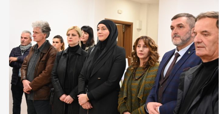 U prostorijama Sjeničke kuće otvorena izložba slika sa likovne kolonije “Sjenica 2023”