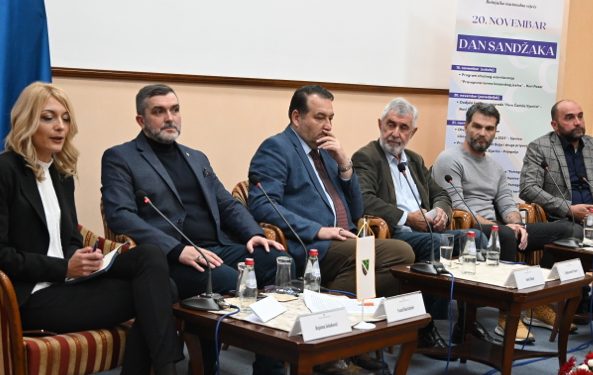 U prostorijama BNV-a održana tribina “Sandžak, Srbija, Evropa: Potraga za izgubljenim identitetima između historije, nacije i teritorije”